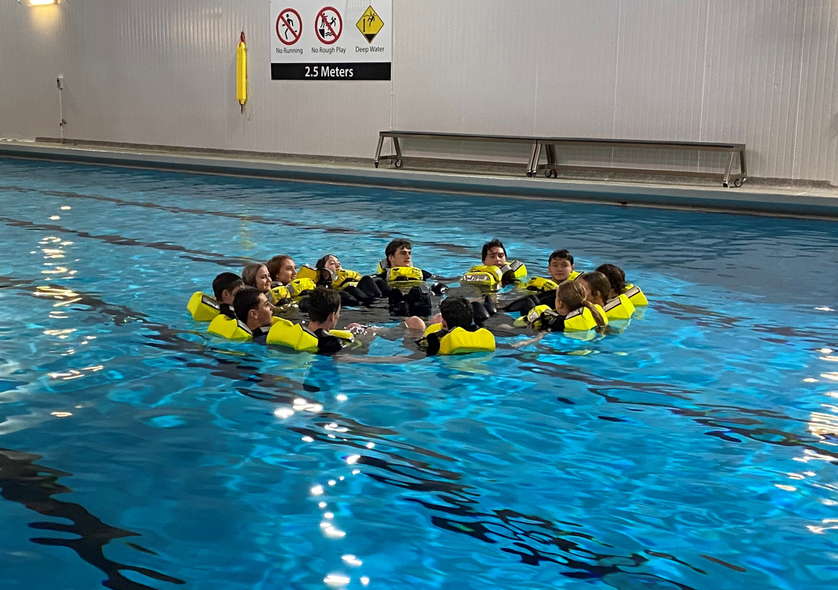 Tasmanian Students Get Hands On ADF Experience